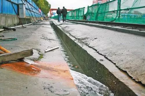 浇筑混凝土时突然下雨，怎么办？停还是不停_10