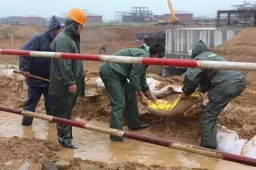 浇筑混凝土时突然下雨，怎么办？停还是不停_8